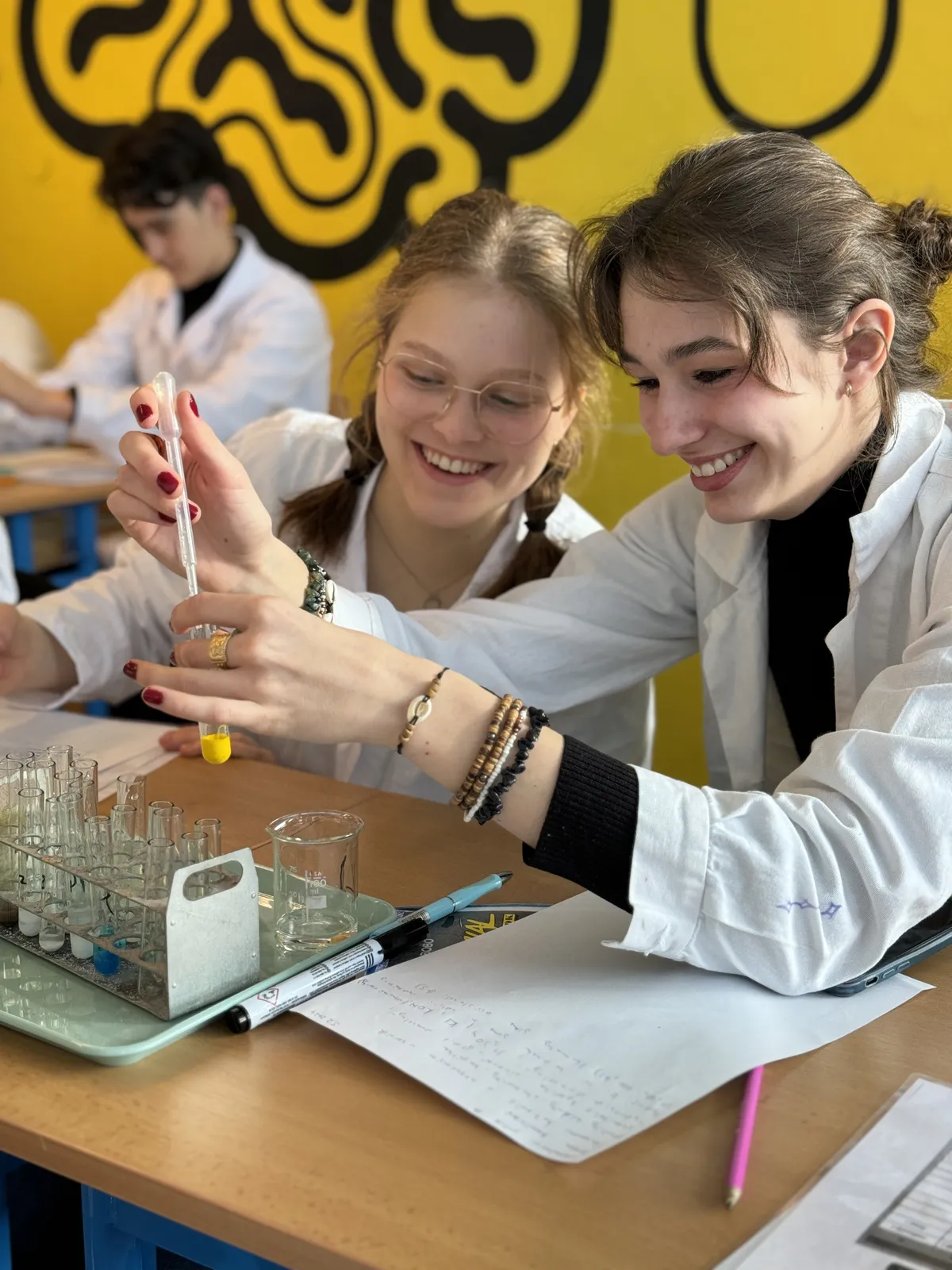 Student při soustředěné samostatné práci
